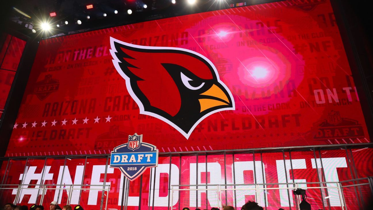 V66体育平台 - NFL暂停红雀高管涉赌政策违规行为：行业自律与合规风险全解析 - V66体育 配图